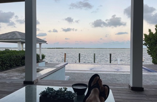 North Bimini House | Private island 4/5.5 luxury pool home with private boat dock up to 85 foot