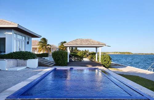 North Bimini House | Private island 4/5.5 luxury pool home with private boat dock up to 85 foot