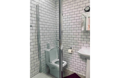 Whitton Apartment | Private modern studio in Whitton Gardens