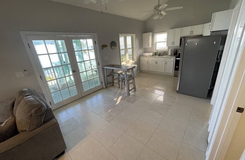 High Rock House | PRIVATE OCEANFRONT BEACH BUNGALOW! SNORKELING REEFS PADDLEBOARDING!