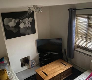 Canterbury House | Private room with private bathroom