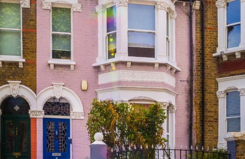 Fortune Green House | Private W Hampstead room Super well-connected mins from KingsX Central London direct to Luton and Gatwick airports