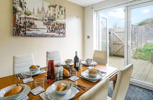 Elstree House | Prv-Parking | Jacuzzi Bath | Families/Groups |