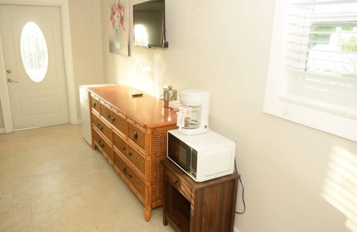 Rolleville Villa | Quaint 1-bedroom villa with AC in charming Rolleville Exuma Bahamas