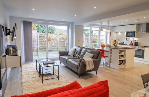 Bowness-on-Windermere House | QUARRY END, with a garden in Bowness-On-Windermere