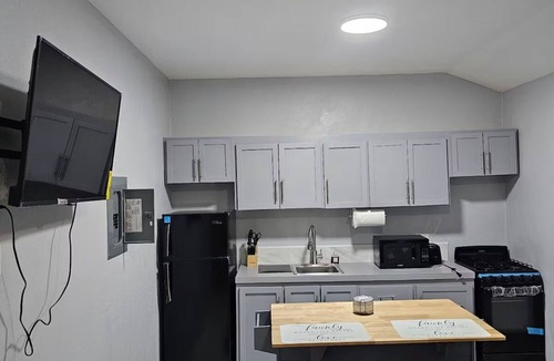 Nassau Apartment | Queen's Court 1-bedroom apartment with fully equipped kitchen- Unit 1 B