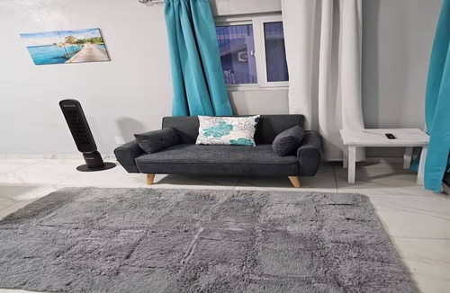 Nassau Apartment | Queen's Court 1-bedroom apartment with fully equipped kitchen- Unit 1 B
