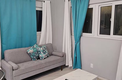 Nassau Apartment | Queen's Court 1-bedroom apartment with fully equipped kitchen - Unit 3