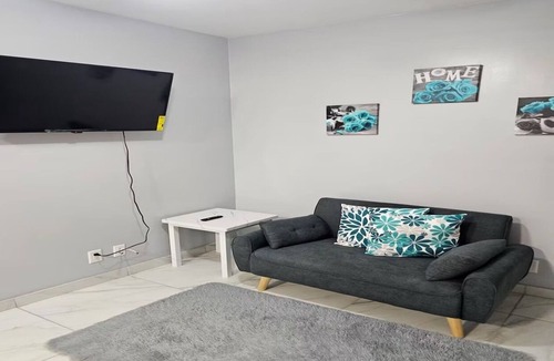 Nassau Apartment | Queen's Court 1 Bedroom apartment with fully equipped kitchen - Unit 4