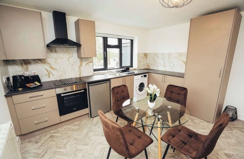 Barrow-on-Trent Apartment | Queensferry Collection - Residence 1