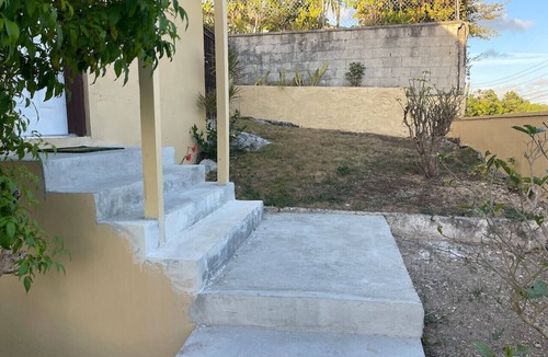 Nassau Apartment | Quiet 1BR: 4 mins to Beach 10 mins to Downtown