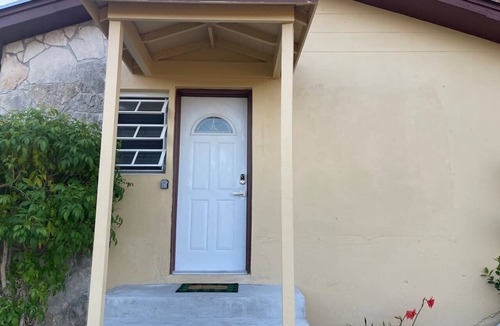 Nassau Apartment | Quiet 1BR: 4 mins to Beach 10 mins to Downtown