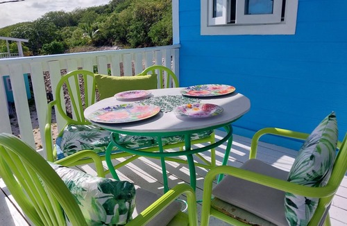 Tar Bay Apartment | Quiet 2 bedroom apartment near beaches , bars, restaurants/Parking/Garden