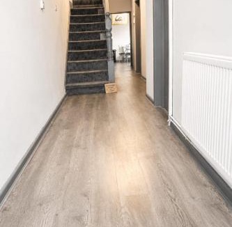 Wolverhampton House | Quiet Double Room with TV, Workspace & Fast Wi-Fi