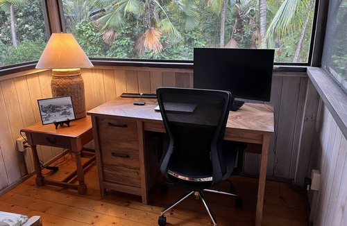 Honaunau-Napoopoo House | Quiet get-away in Lush Tropical Setting- 5 min walk to snorkeling beach!