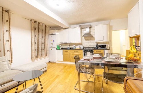 St. Johns Wood Apartment | Quiet location in central London, close to Paddington, Regent Park, Lord's Cricket, late check-in