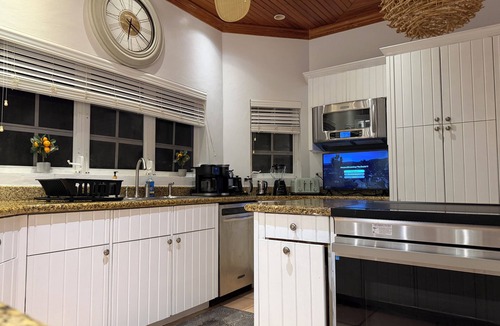 North Palmetto Point House | Quiet Spacious 5-bedroom house in lovely North Palmetto Point with AC