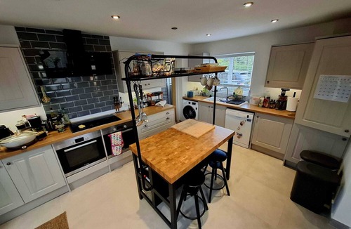 Spaldwick House | Quiet Village Home 30 Mins from Cambridge – Comfortably Sleeps 5