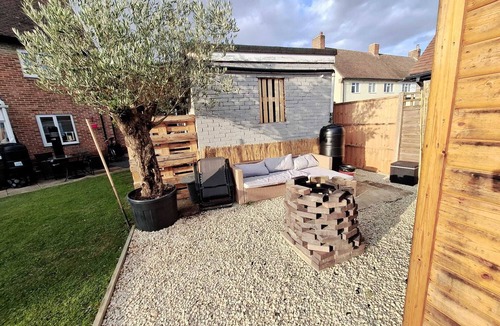 Spaldwick House | Quiet Village Home 30 Mins from Cambridge – Comfortably Sleeps 5