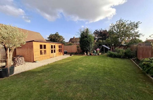 Spaldwick House | Quiet Village Home 30 Mins from Cambridge – Comfortably Sleeps 5