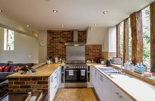 Woodbridge House | QUILL FARM BARN, pet friendly, with a garden in Campsea Ashe