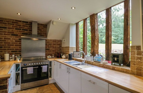 Woodbridge House | QUILL FARM BARN, pet friendly, with a garden in Campsea Ashe
