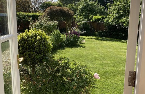 Blakesley House | Quintessential English village House 4 miles from Silverstone circuit, sleeps 8.