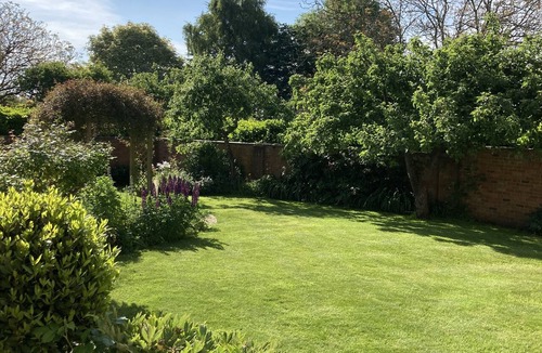 Blakesley House | Quintessential English village House 4 miles from Silverstone circuit, sleeps 8.