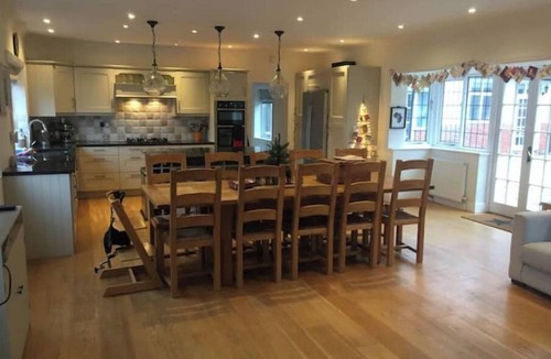 Maidenhead House | Quintessential Historic English Country house set in acre with heated pool