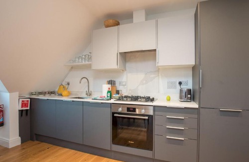 Windsor City Centre Apartment | Radiant Penthouse on the Banks of the Thames - Pass the Keys