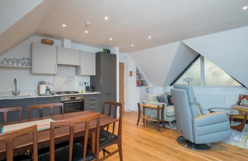 Windsor City Centre Apartment | Radiant Penthouse on the Banks of the Thames - Pass the Keys
