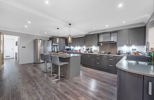 Altwood House | Rainfall Shower | Pool/Snooker | x 4 Cars