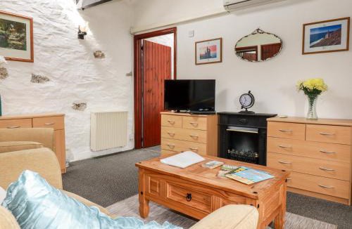Stenalees House | Ravens Croft