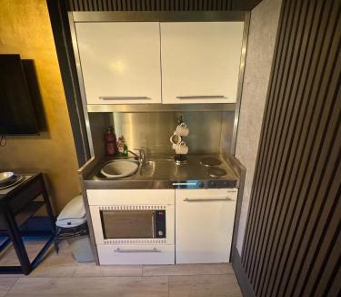Blackpool Town Center Apartment | Reads Avenue - Luxury Ground Floor Studio - Next Door to H&A Social Club