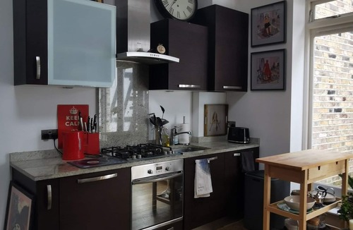 Cantelowes Apartment | Recently renovated cosy 1 bedroom home in Kentish Town