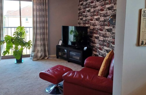 Dunstable Apartment | RED DOOR MALT-Huku Kwetu (Dunstable)