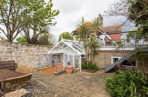 Weymouth Cottage | REDCLIFF VIEW LODGE, family friendly, with a garden in Weymouth