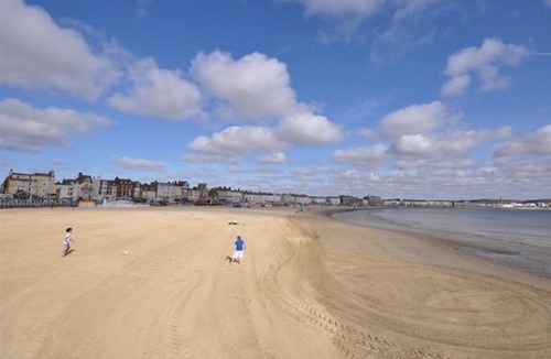 Weymouth Cottage | REDCLIFF VIEW LODGE, family friendly, with a garden in Weymouth
