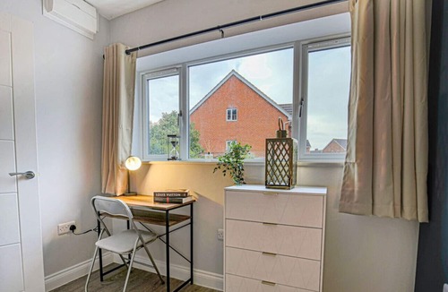 Kempston House | 🌟Redwald House-Sleeps 12 w/Free Parking&Netflix🌟