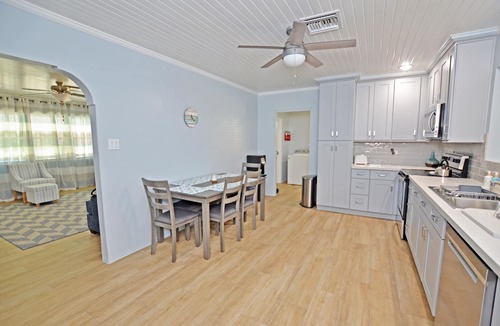 Spanish Wells House | Reel Em Inn - 3 bedrooms/2 bath. 2-minute walk to the beach!