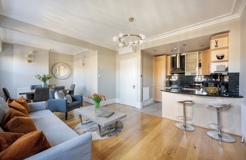 Bayswater Apartment | Refurbished 2BR 2Bath Top Floor Apartment near Hyde Park