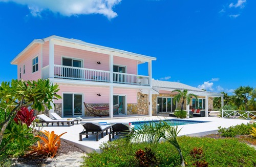 William's Town House | Relaxation, Seclusion and Luxury - beachfront and poolside
