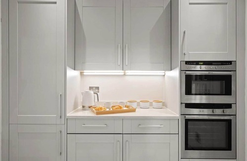 Canbury Apartment | Relaxed Family Retreat in Kingston