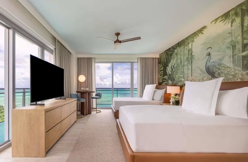 Nassau Hotel | Relaxing Beach Retreat! 3BR Unit with Pool & Gym Access! Pet Friendly!