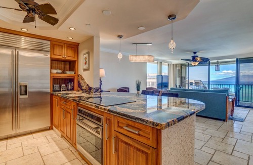 Kahana Condo | Remodeled top-floor oasis with ocean views