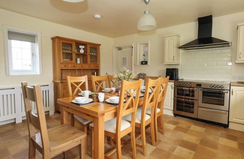 Corfe Castle Cottage | REMPSTONE FARMHOUSE, pet friendly, with hot tub in Corfe Castle