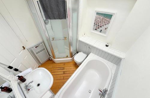 Renhold House | Renhold House - 15 people