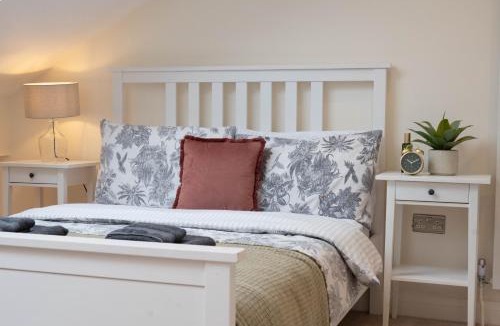 Lowton House | Renovated 3 Bedroom House in Lowton Pennington, free parking