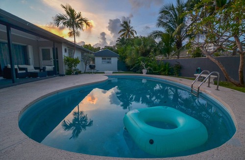 Westward Villas Subdivision House | Renovated 3BR Luxury Home Near to Baha Mar, Restaurants, and More!