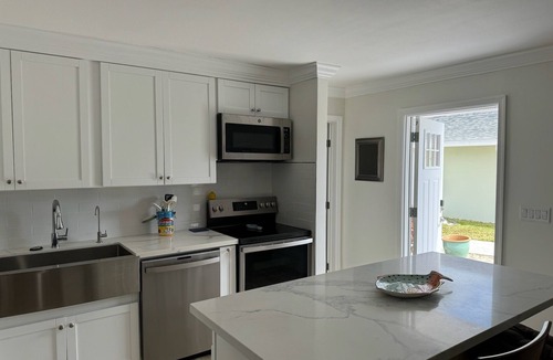 Treasure Cay Villa | Renovated Beach Villa 671. Steps away from the beach. Sleeps 6. WiFi. Laundry